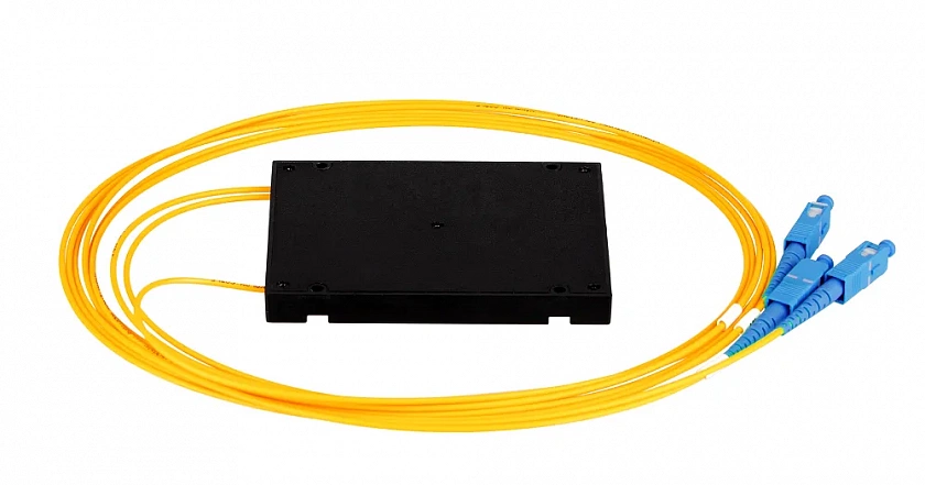 NMF-SPP1X2A1-SCU-B Сплиттер планарный 1x2, 9/125мкм, SC/UPC, 2 мм - YUM