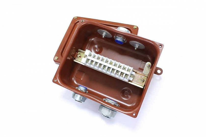 КСМР-10 У2 IP54 (zeta30374) Клеммные коробки КСМР с муфтами МВ-М(РКн) (металлорукав-коробка) - YUM