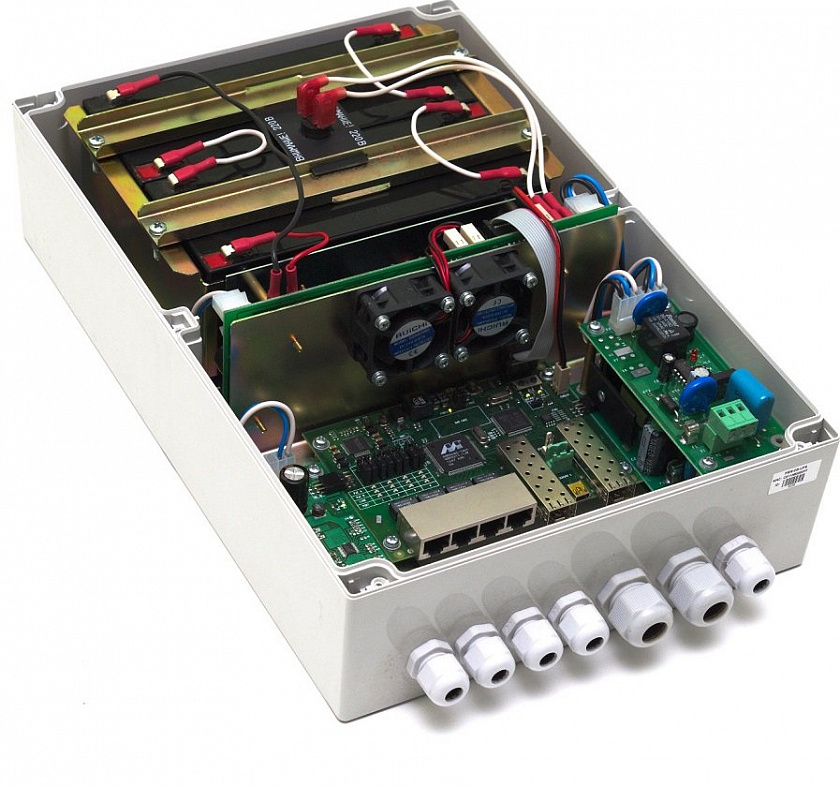 Tfortis PSW-2G 4F UPS Коммутатор с питанием по PoE 4-портовый - YUM